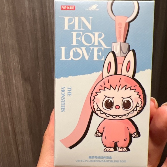 Pin For Love Letter O Keychain Plush Popmart New V4 Labubu - Picture 2 of 2